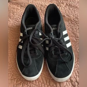 Women’s Adidas Sneakers size 6